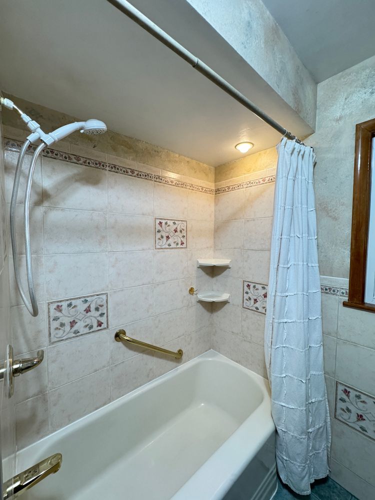 901 Brookline Lane Park Ridge, IL 60068 - Photo 7 of 23 a bathroom with a bathtub and shower