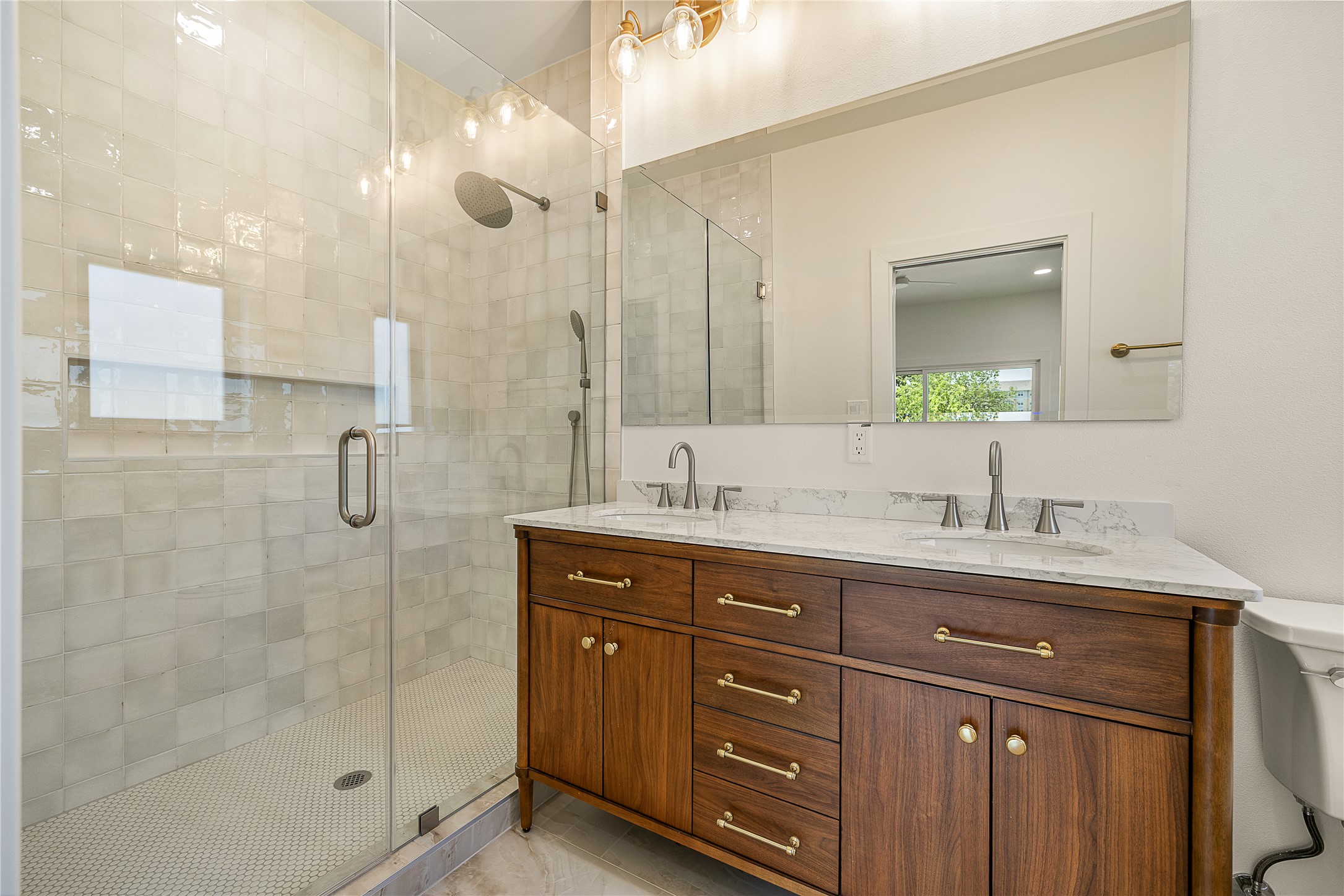 1014 Country Club Road Georgetown, TX 78628 - Photo 18 of 26 Primary Bathroom