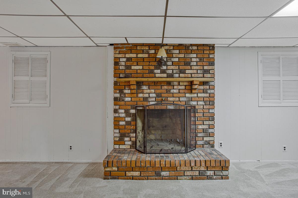 454 Manor Road Arnold, MD 21012 - Photo 24 of 36 Fireplace in Family Room