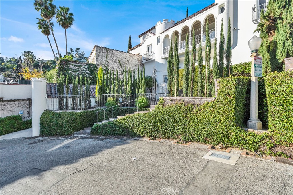 2111 Rockledge Road Los Angeles, CA 90068 - Photo 5 of 75 Gallery Image 5