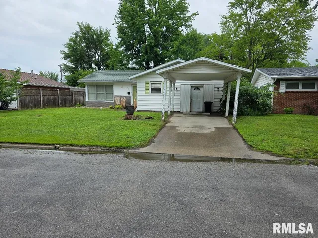 $110,000 | 516 Frederick Street, Herrin, IL 62948