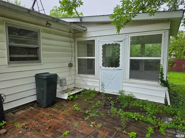 $110,000 | 516 Frederick Street, Herrin, IL 62948