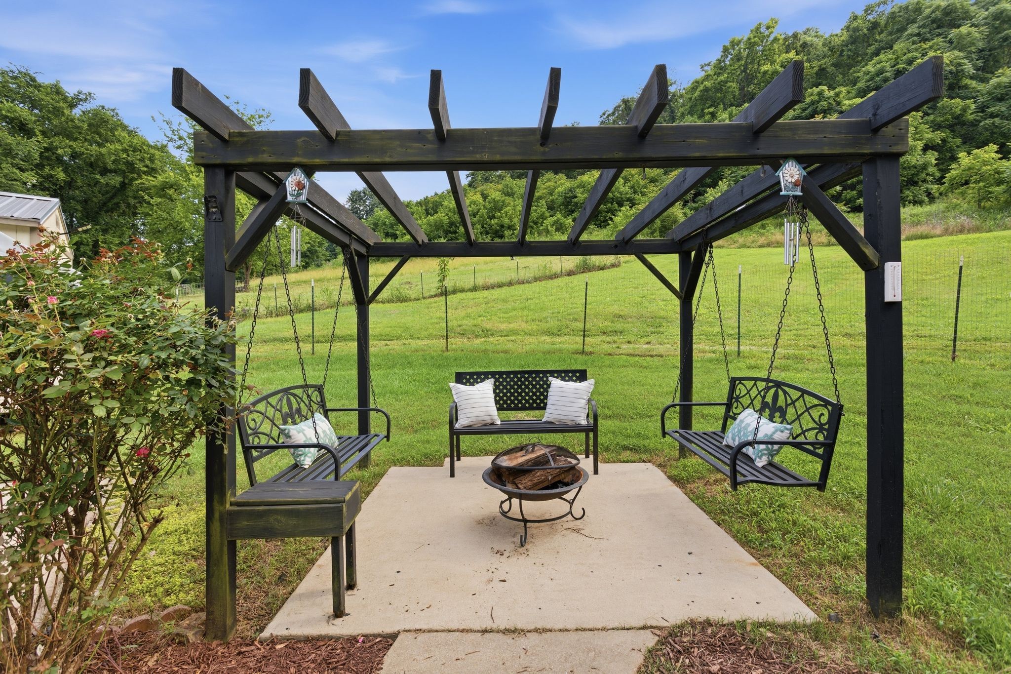 3204 Grizzly Road Culleoka, TN 38451 - Photo 19 of 25 a view of a chairs and table in the patio