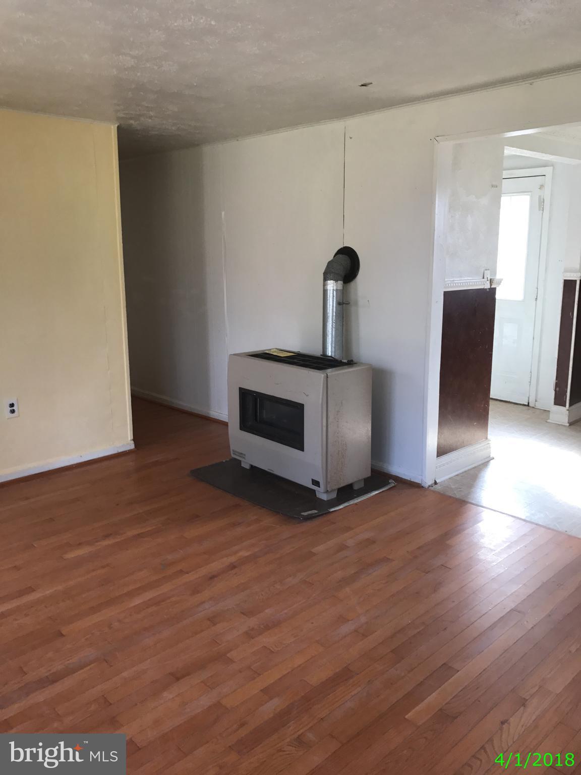 216 Wilson Road Huntingtown, MD 20639 - Photo 2 of 10 Living Room