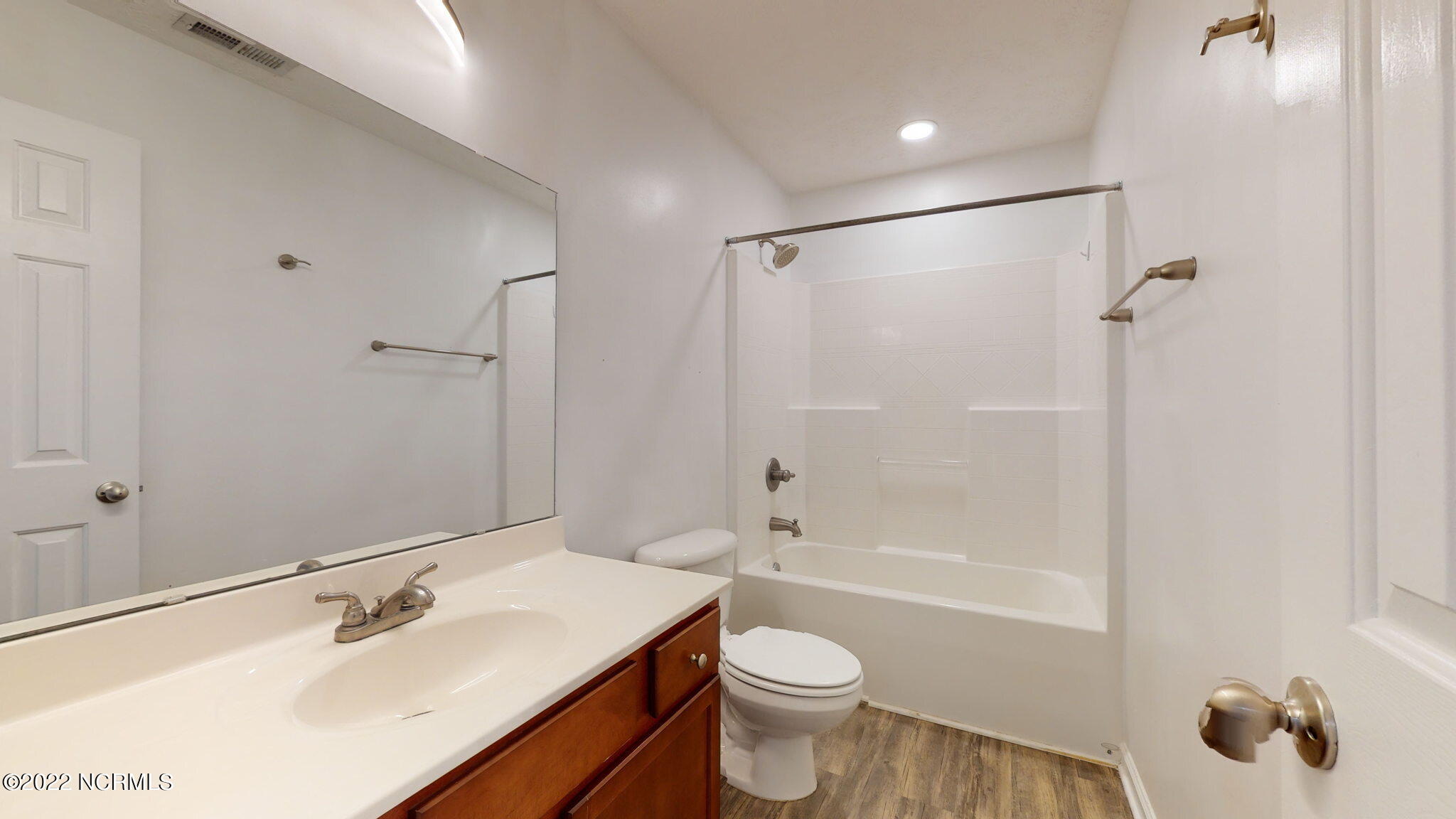 101 Dawson Place Road Jacksonville, NC 28540 - Photo 28 of 55 hall bathroom