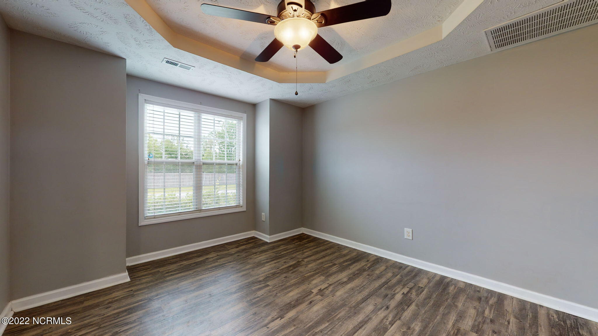 101 Dawson Place Road Jacksonville, NC 28540 - Photo 5 of 55 formal living room