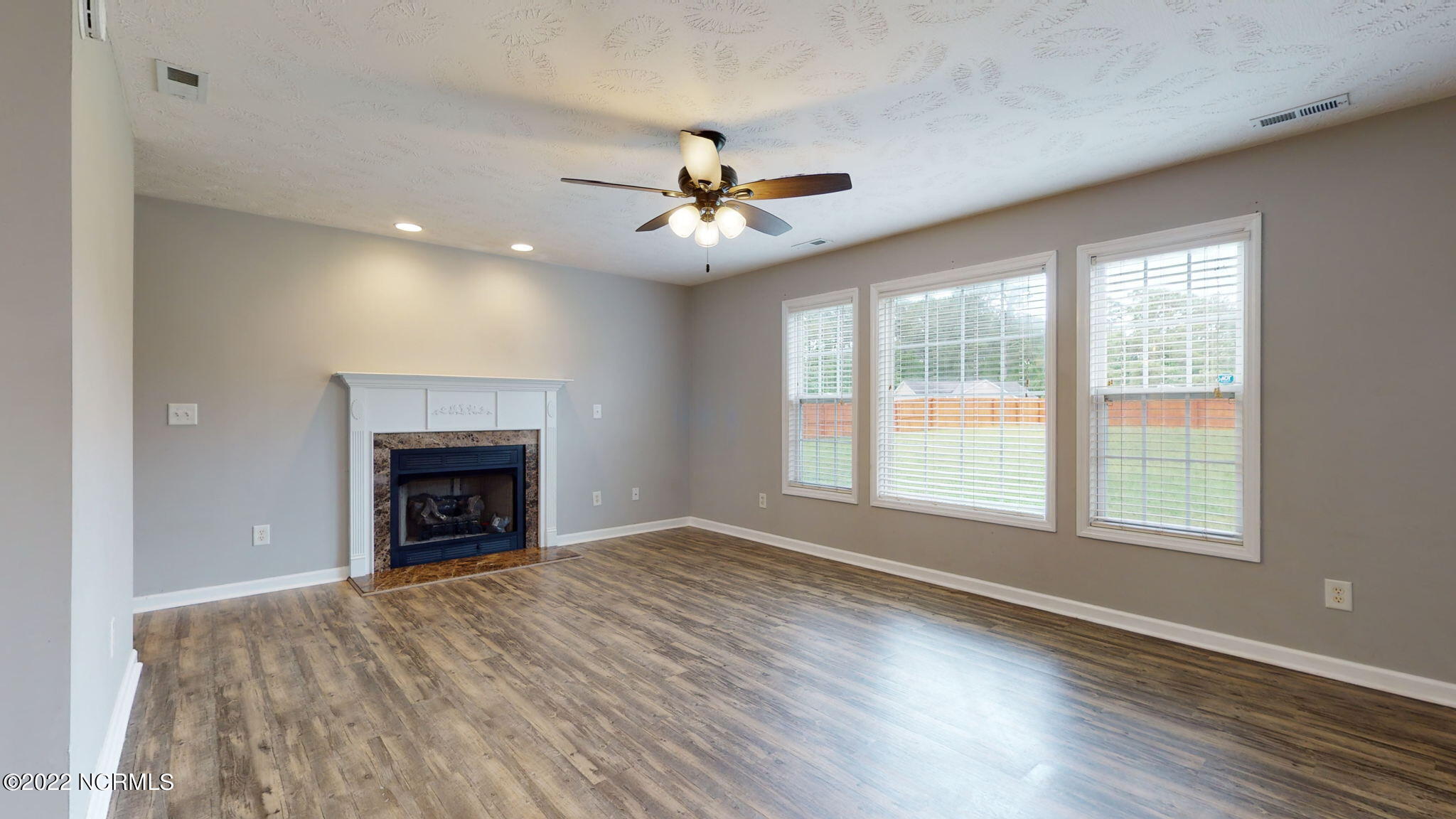 101 Dawson Place Road Jacksonville, NC 28540 - Photo 9 of 55 living room