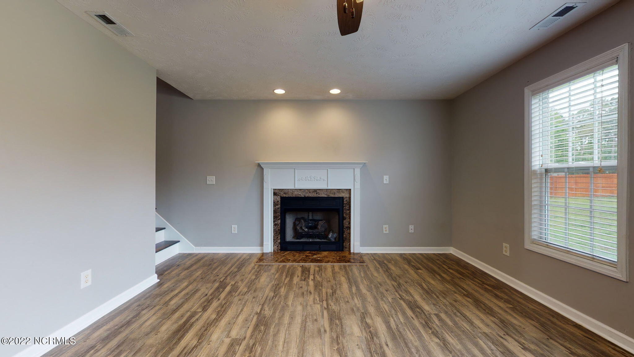 101 Dawson Place Road Jacksonville, NC 28540 - Photo 10 of 55 living room