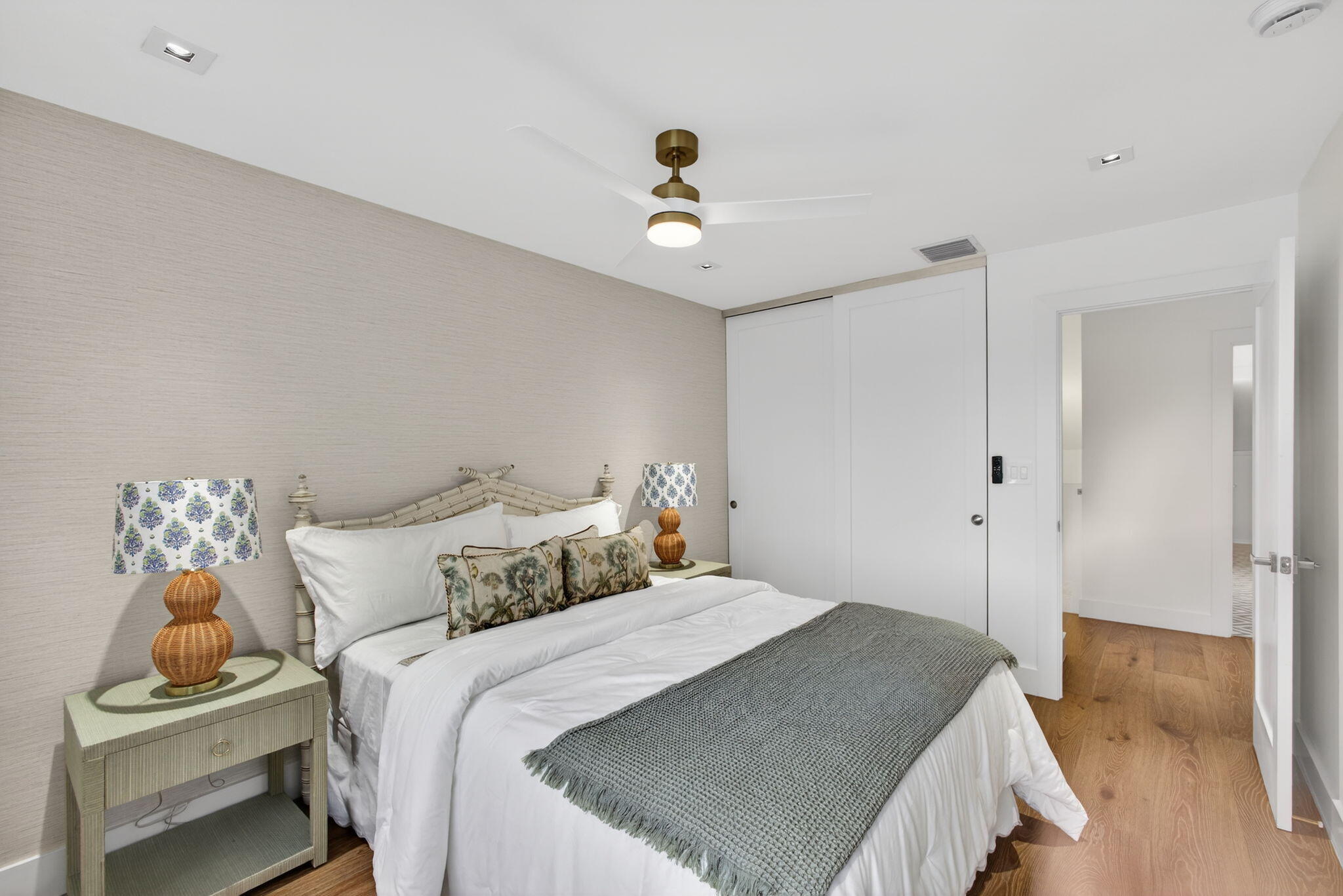 6550 North Ocean Boulevard, Unit 1 Ocean Ridge, FL 33435 - Photo 33 of 63 a bedroom with a bed and a lamp