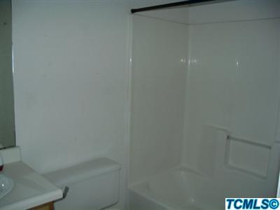30918 Farr Road Visalia, CA 93291 - Photo 10 of 10 2nd bathroom