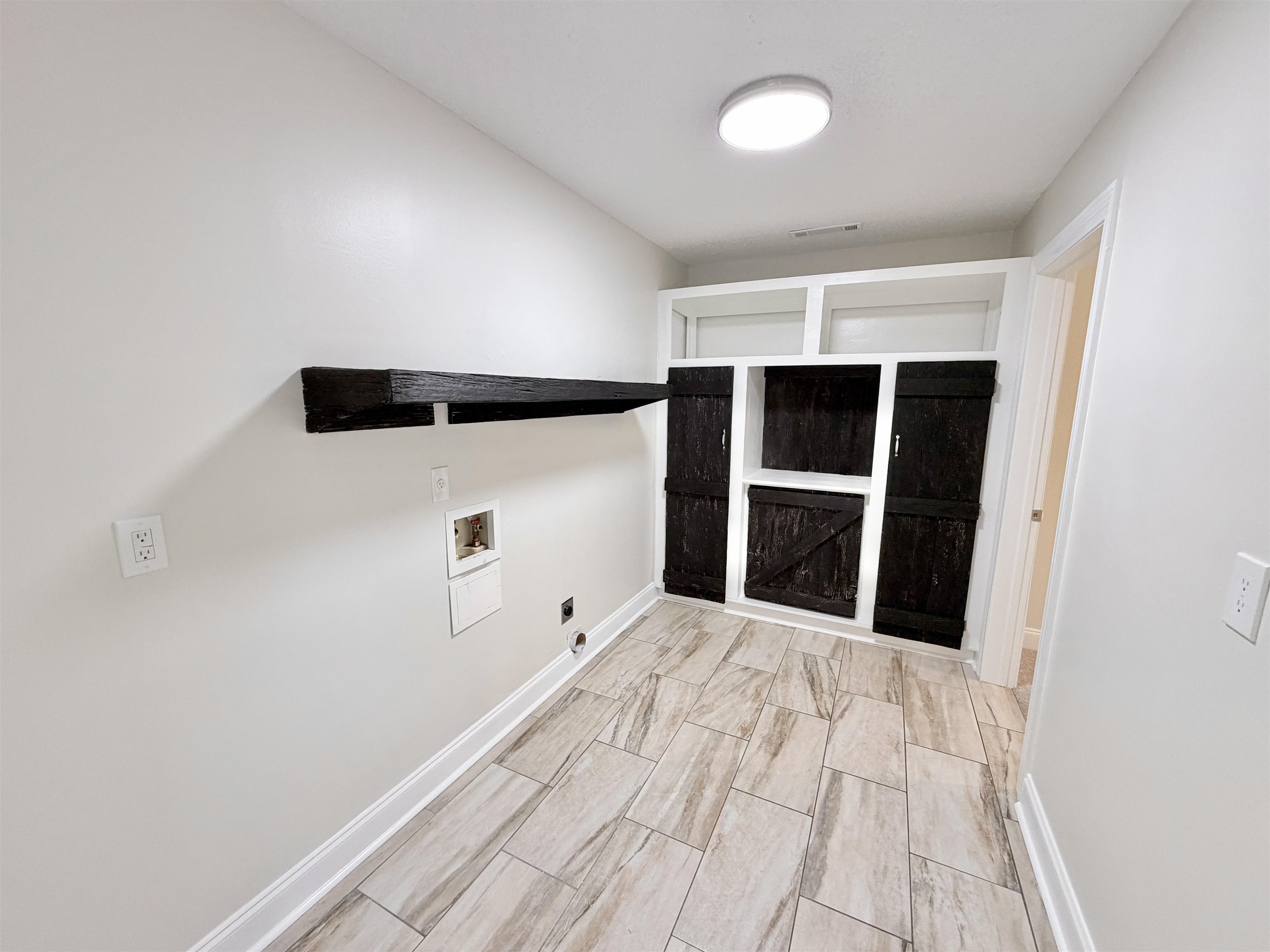 955 Country Club Road Somerville, TN 38068 - Photo 29 of 40 a view of an empty room with a window