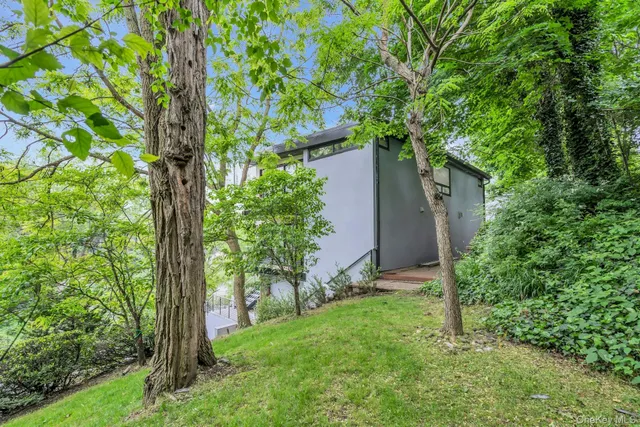 a view of house with a yard