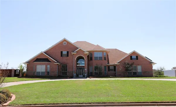 $655,500 | 505 Country Club Drive, Henrietta, TX 76365