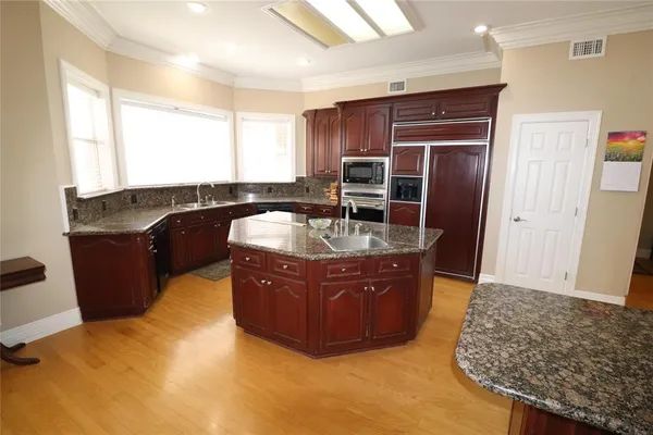 $655,500 | 505 Country Club Drive, Henrietta, TX 76365