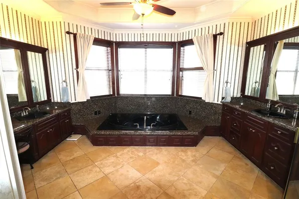 $655,500 | 505 Country Club Drive, Henrietta, TX 76365