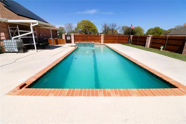 $655,500 | 505 Country Club Drive, Henrietta, TX 76365