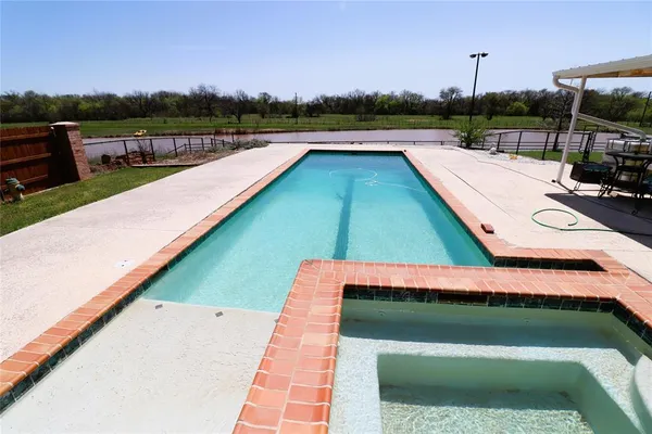 $655,500 | 505 Country Club Drive, Henrietta, TX 76365