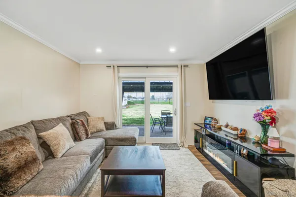 $649,000 | 9 Copper Lane, Levittown, NY 11756