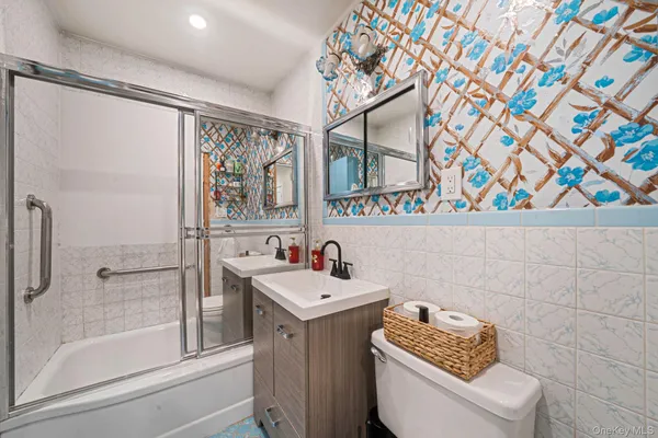 $649,000 | 9 Copper Lane, Levittown, NY 11756