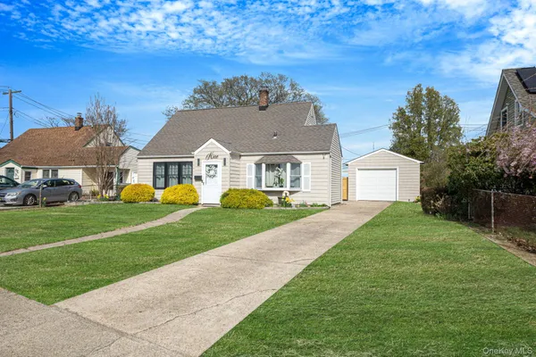 $649,000 | 9 Copper Lane, Levittown, NY 11756