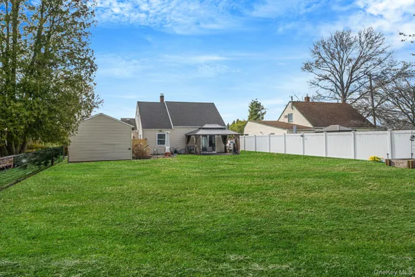 $649,000 | 9 Copper Lane, Levittown, NY 11756