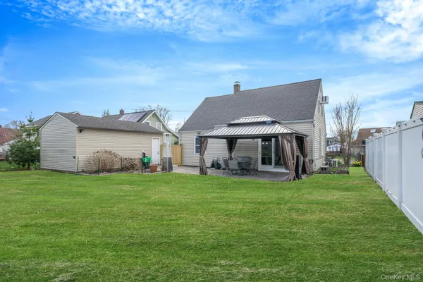 $649,000 | 9 Copper Lane, Levittown, NY 11756