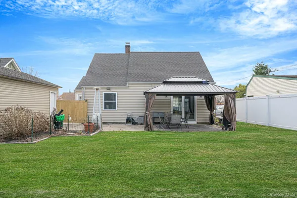 $649,000 | 9 Copper Lane, Levittown, NY 11756