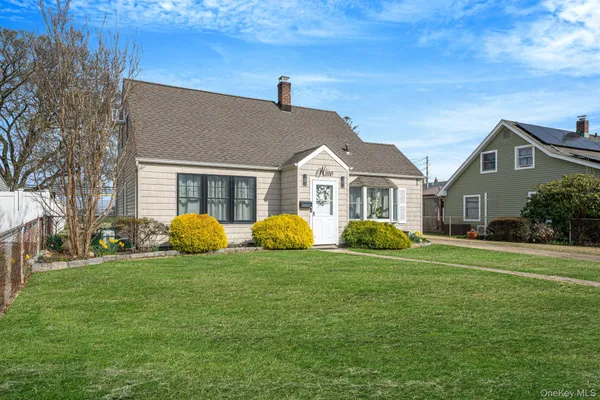 $649,000 | 9 Copper Lane, Levittown, NY 11756