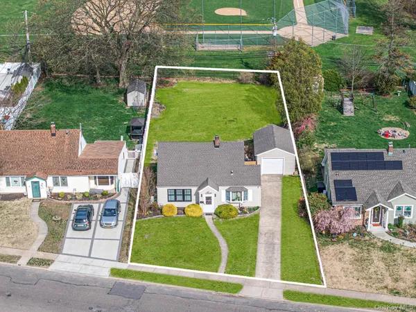 $649,000 | 9 Copper Lane, Levittown, NY 11756