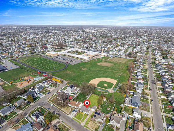 $649,000 | 9 Copper Lane, Levittown, NY 11756