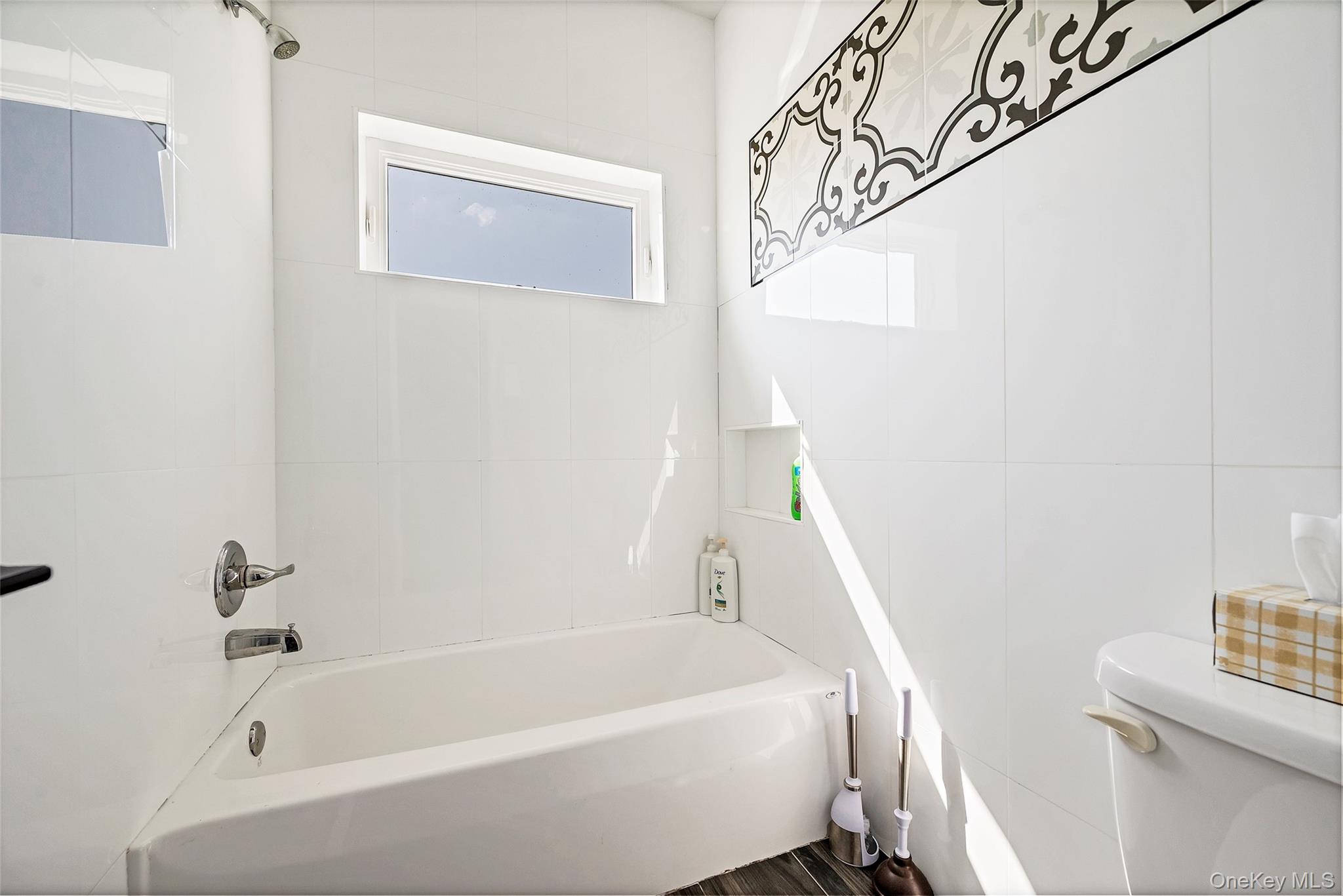 31 Walnut Ridge Lane Bloomingburg, NY 12721 - Photo 21 of 50 a bathroom with a bathtub and shower