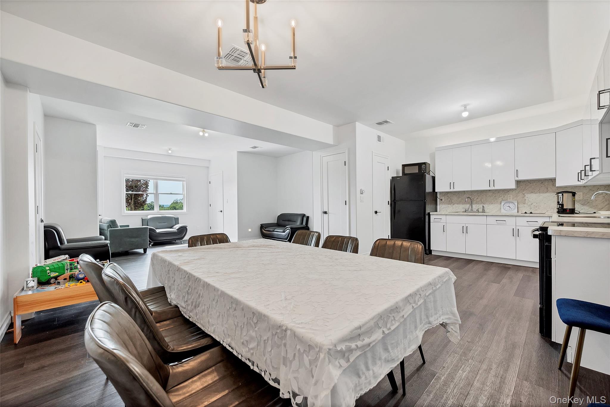 31 Walnut Ridge Lane Bloomingburg, NY 12721 - Photo 33 of 50 a large kitchen with sink a refrigerator and dining table