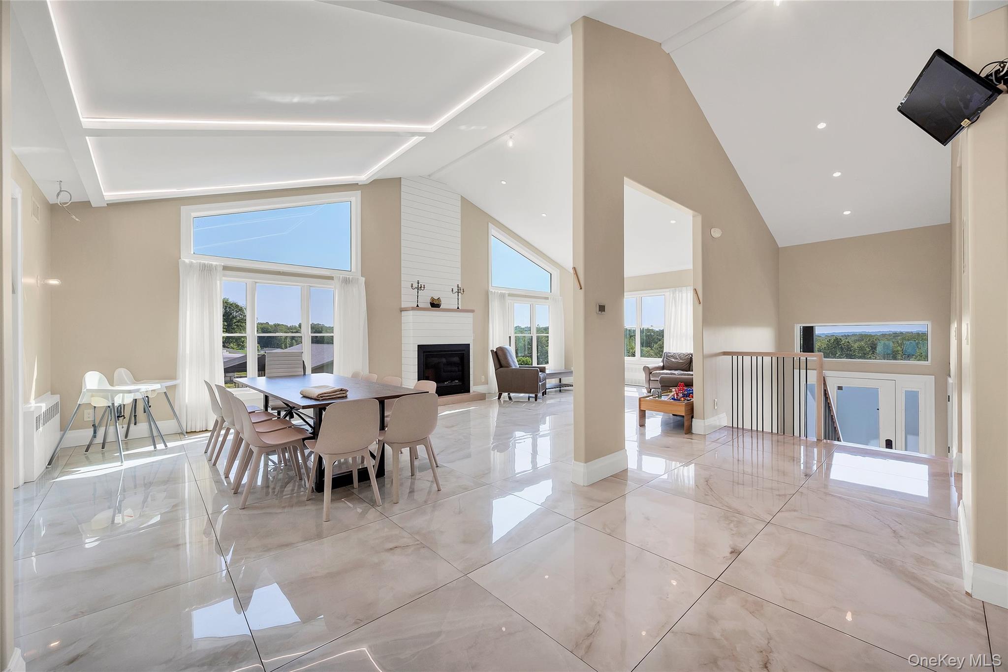 31 Walnut Ridge Lane Bloomingburg, NY 12721 - Photo 4 of 50 a view of a dining area with furniture