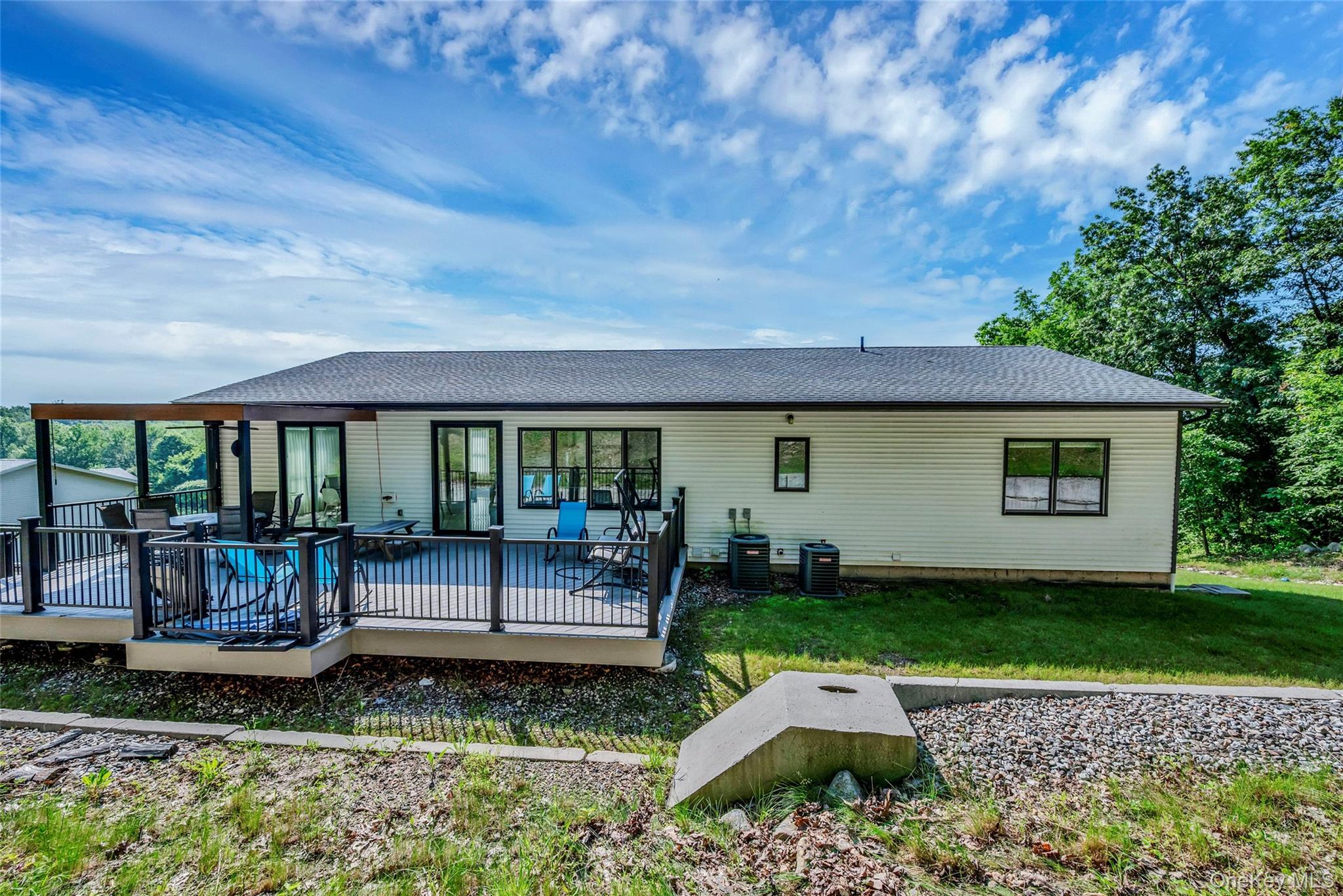 31 Walnut Ridge Lane Bloomingburg, NY 12721 - Photo 44 of 50 a front view of a house with garden