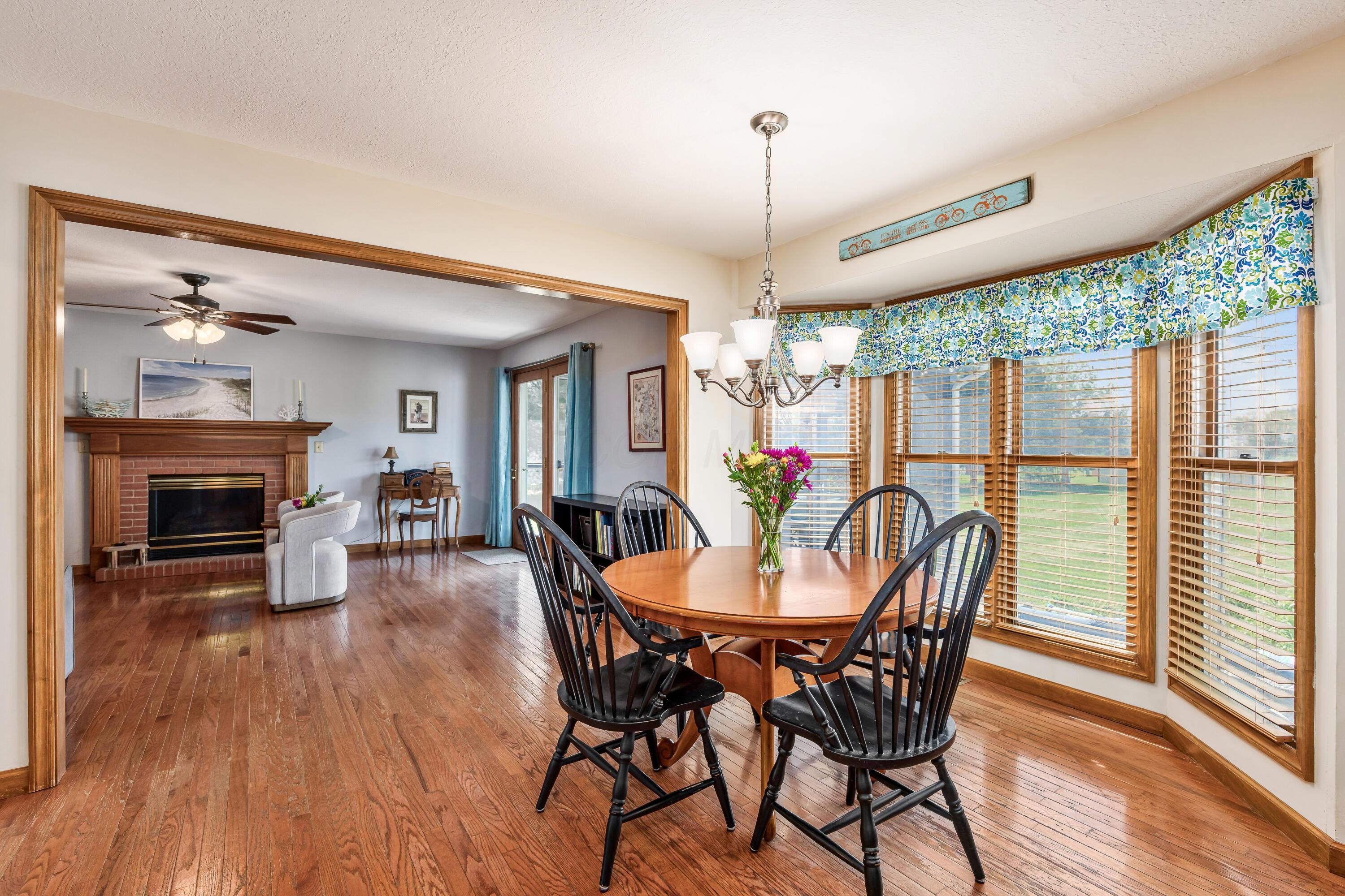 7707 Winchester Road Northwest Carroll, OH 43112 - Photo 12 of 36 Eat in area bay windows