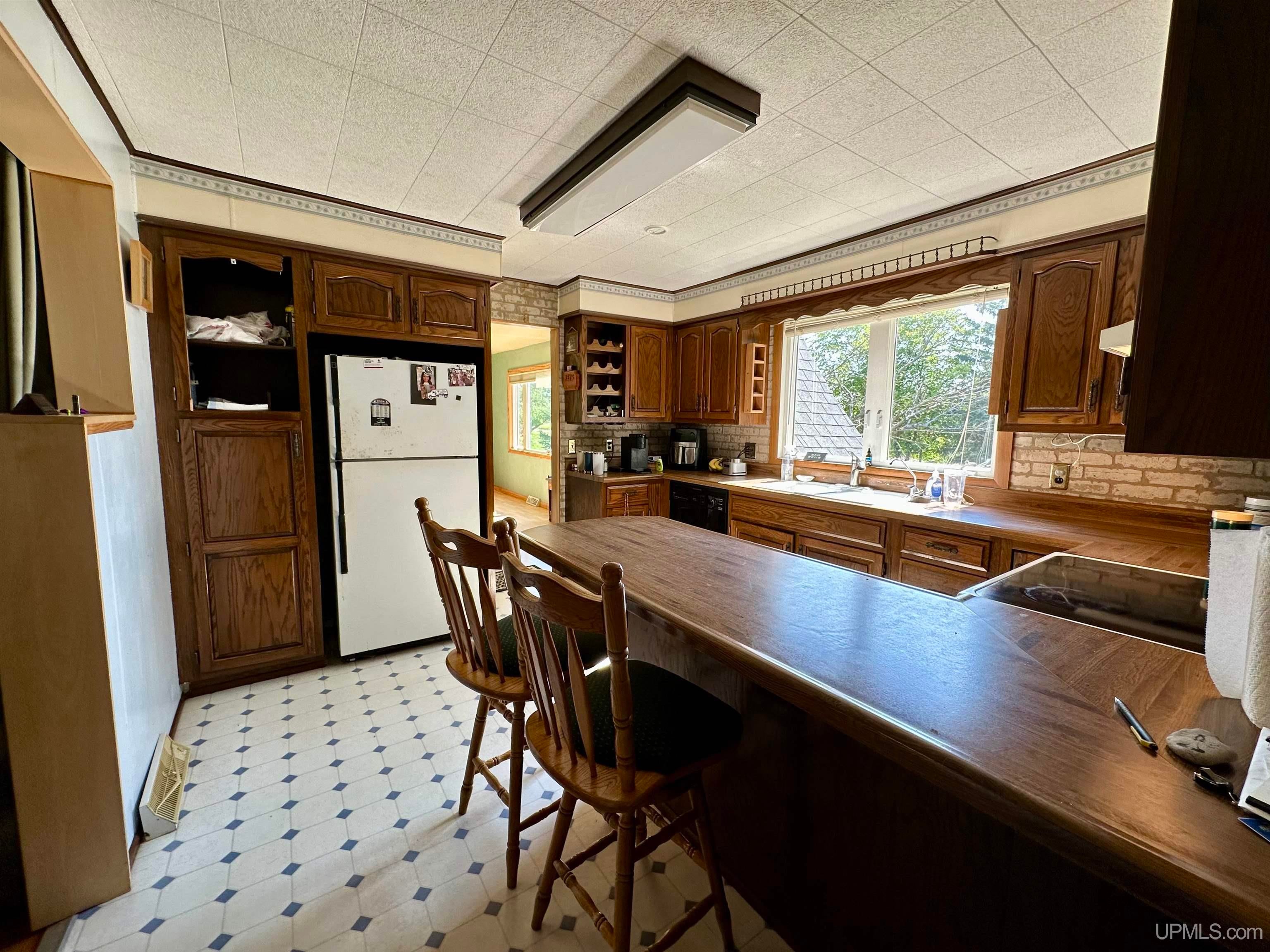 1114 Willow Road Gladstone, MI 49837 - Photo 6 of 21 Gallery Image 6