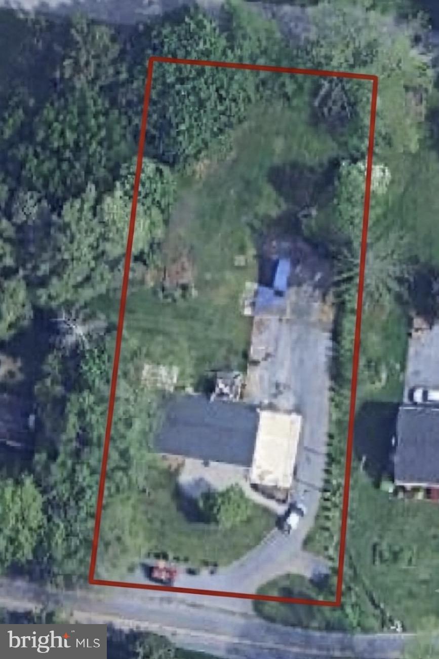 2325 Raleigh Drive Lancaster, PA 17601 - Photo 16 of 17 Spacious lot with lush greenery.