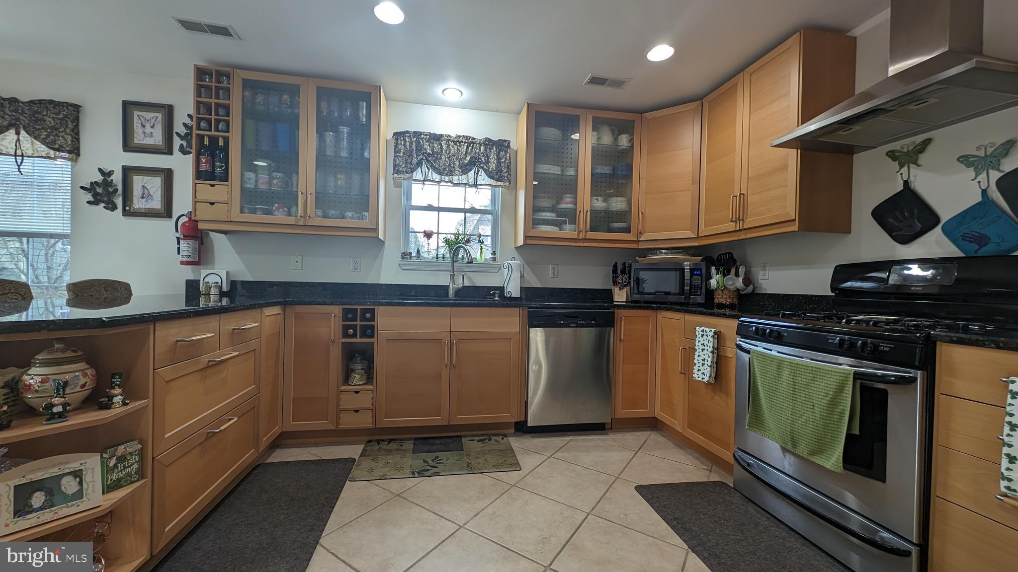 531 Manor Road Beverly, NJ 08010 - Photo 13 of 32 Gallery Image 13