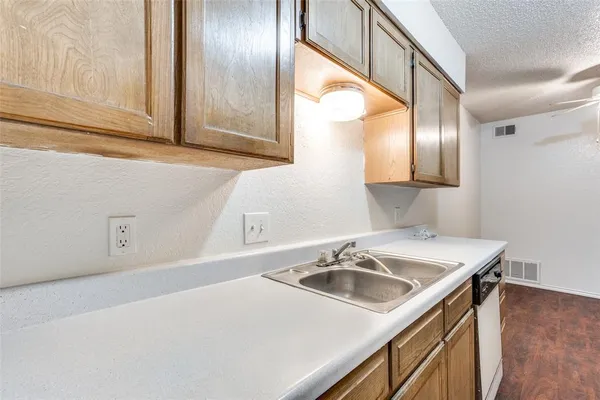 $1,400 | 2820 Ridgecrest Drive, Fort Worth, TX 76133