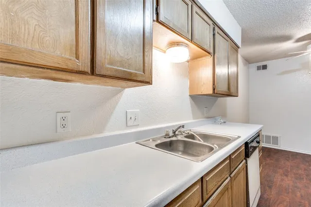 $1,400 | 2820 Ridgecrest Drive, Fort Worth, TX 76133