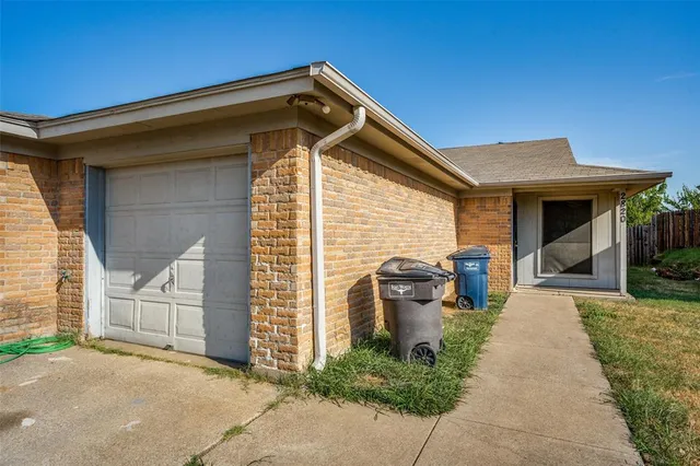 $1,400 | 2820 Ridgecrest Drive, Fort Worth, TX 76133
