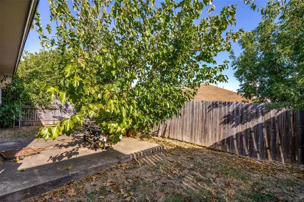 $1,400 | 2820 Ridgecrest Drive, Fort Worth, TX 76133