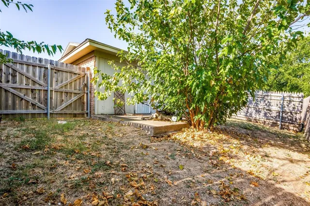 $1,400 | 2820 Ridgecrest Drive, Fort Worth, TX 76133