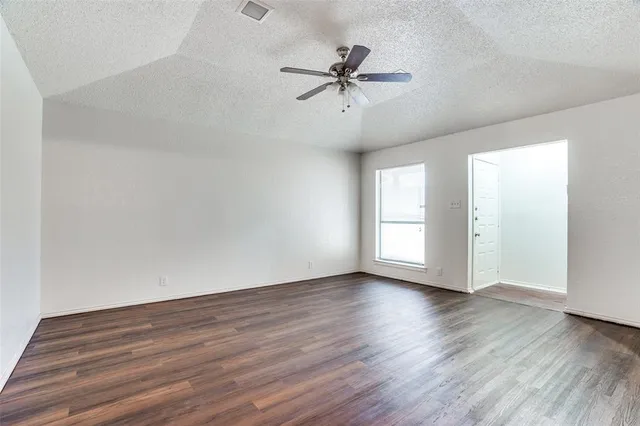 $1,400 | 2820 Ridgecrest Drive, Fort Worth, TX 76133