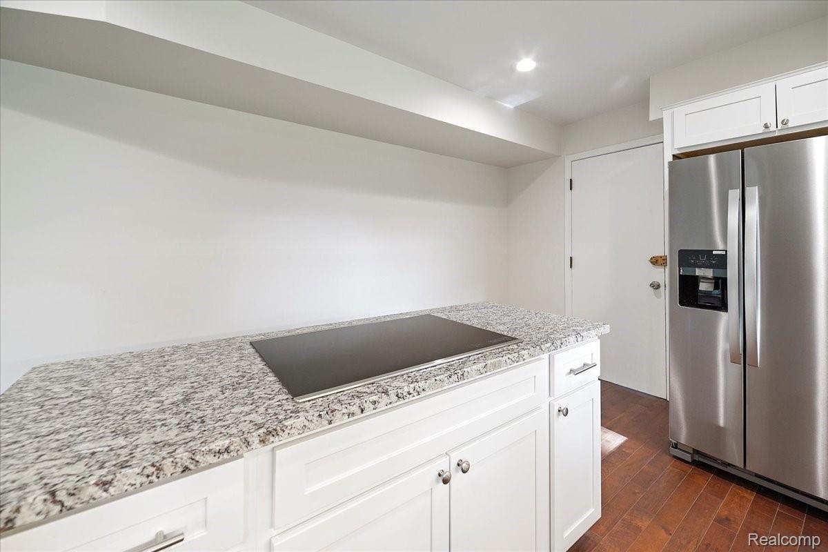 2235 West Maple Road Birmingham, MI 48009 - Photo 7 of 33 14-Kitchen.jpg