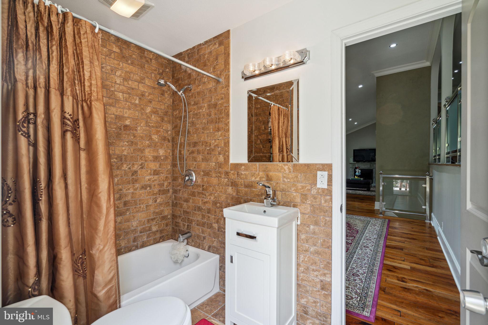 742 Suffolk Road Jenkintown, PA 19046 - Photo 9 of 55 2nd Floor Full bath