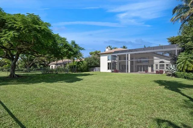 a view of a house with backyard and garden