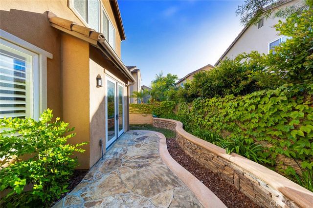 a view of a pathway in outside of the house