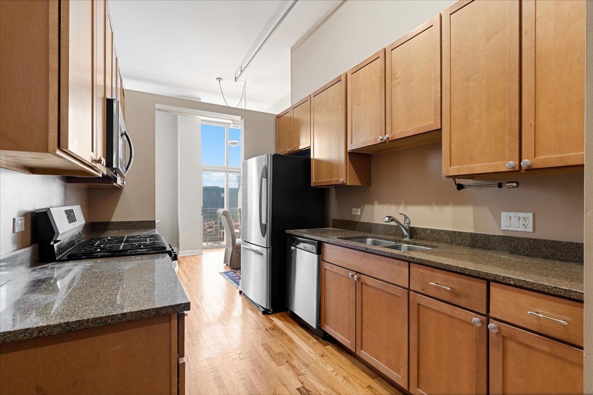 824 West Superior Street, Unit 306 Chicago, IL 60642 - Photo 2 of 15