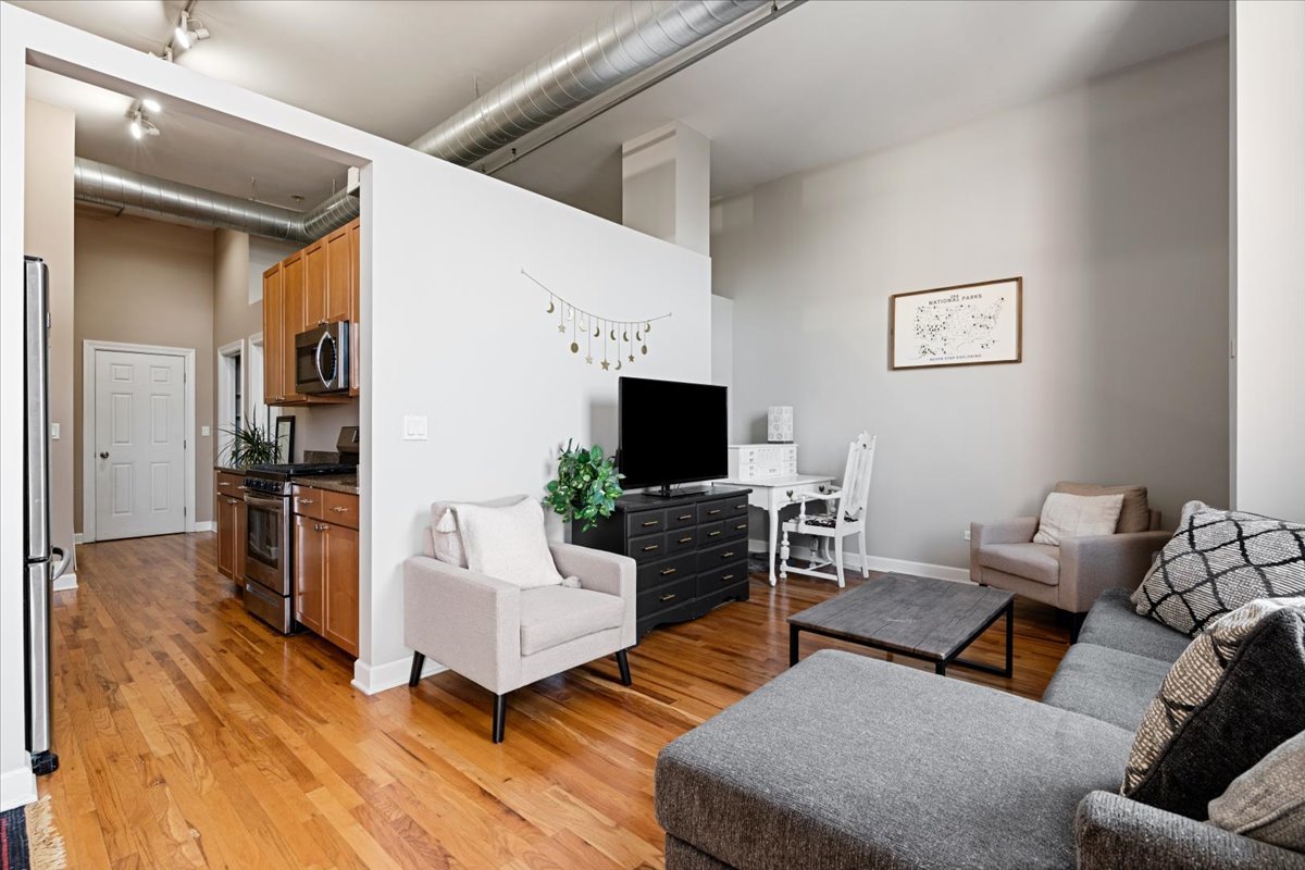 824 West Superior Street, Unit 306 Chicago, IL 60642 - Photo 6 of 15